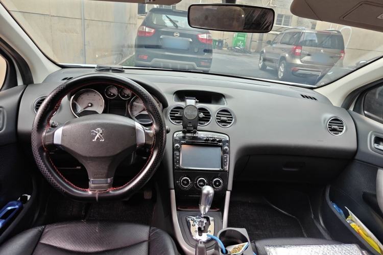Used Peugeot 408 2013 2.0L Automatic Comfort Edition Center Console