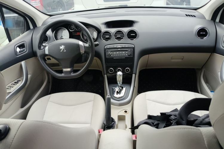 Used Peugeot 408 2013 2.0L Automatic Comfort Edition Center Console