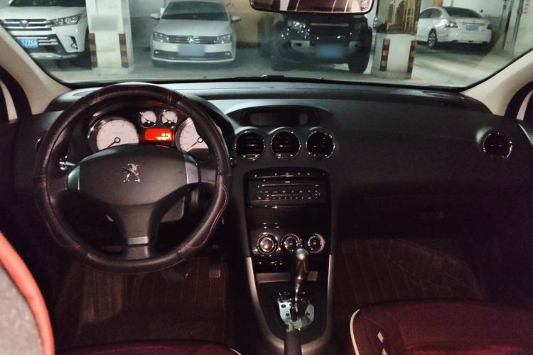 Used Peugeot 408 2013 2.0L Automatic Comfort Edition Center Console