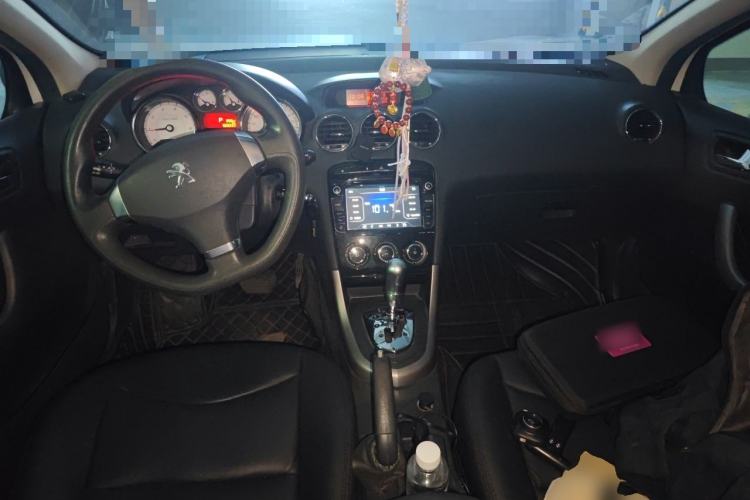 Used Peugeot 408 2013 2.0L Automatic Comfort Edition Center Console
