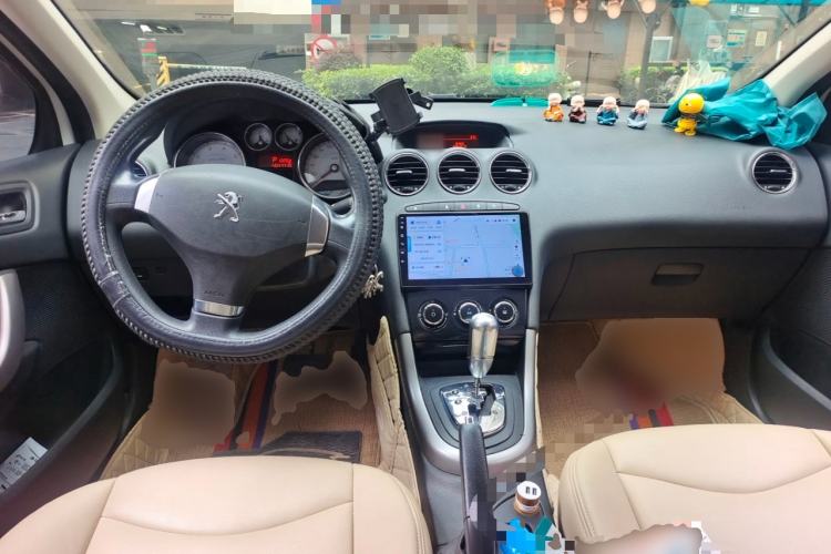 Used Peugeot 408 2013 2.0L Automatic Comfort Edition Center Console