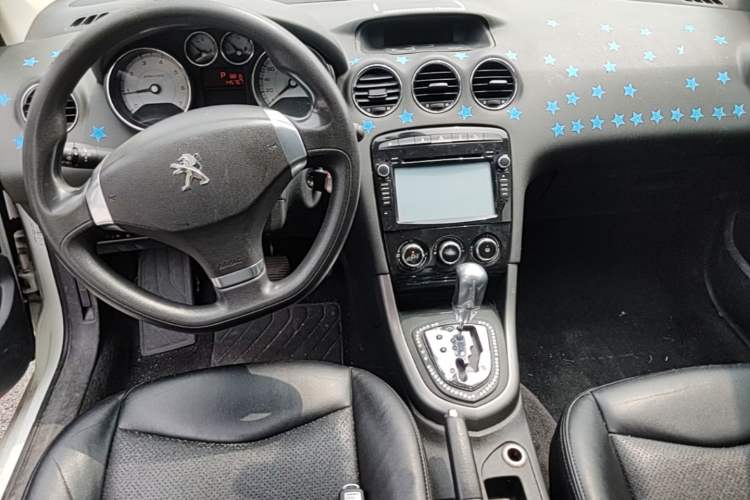 Used Peugeot 408 2013 1.6L Automatic Comfort Edition Center Console