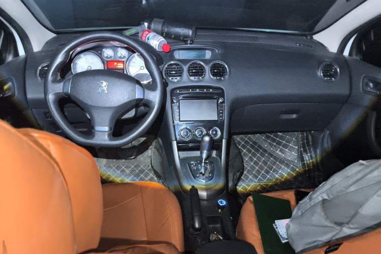 Used Peugeot 408 2013 1.6L Automatic Comfort Edition Center Console