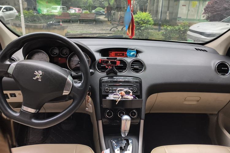 Used Peugeot 408 2013 2.0L Automatic Comfort Edition Center Console