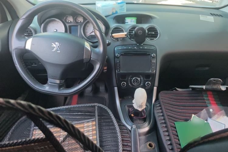 Used Peugeot 408 2013 2.0L Manual Comfort Edition Center Console