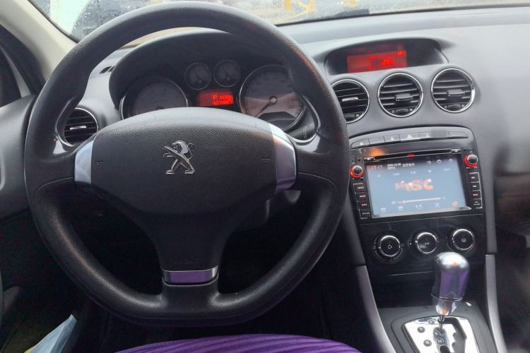 Used Peugeot 408 2013 2.0L Automatic Comfort Edition Center Console