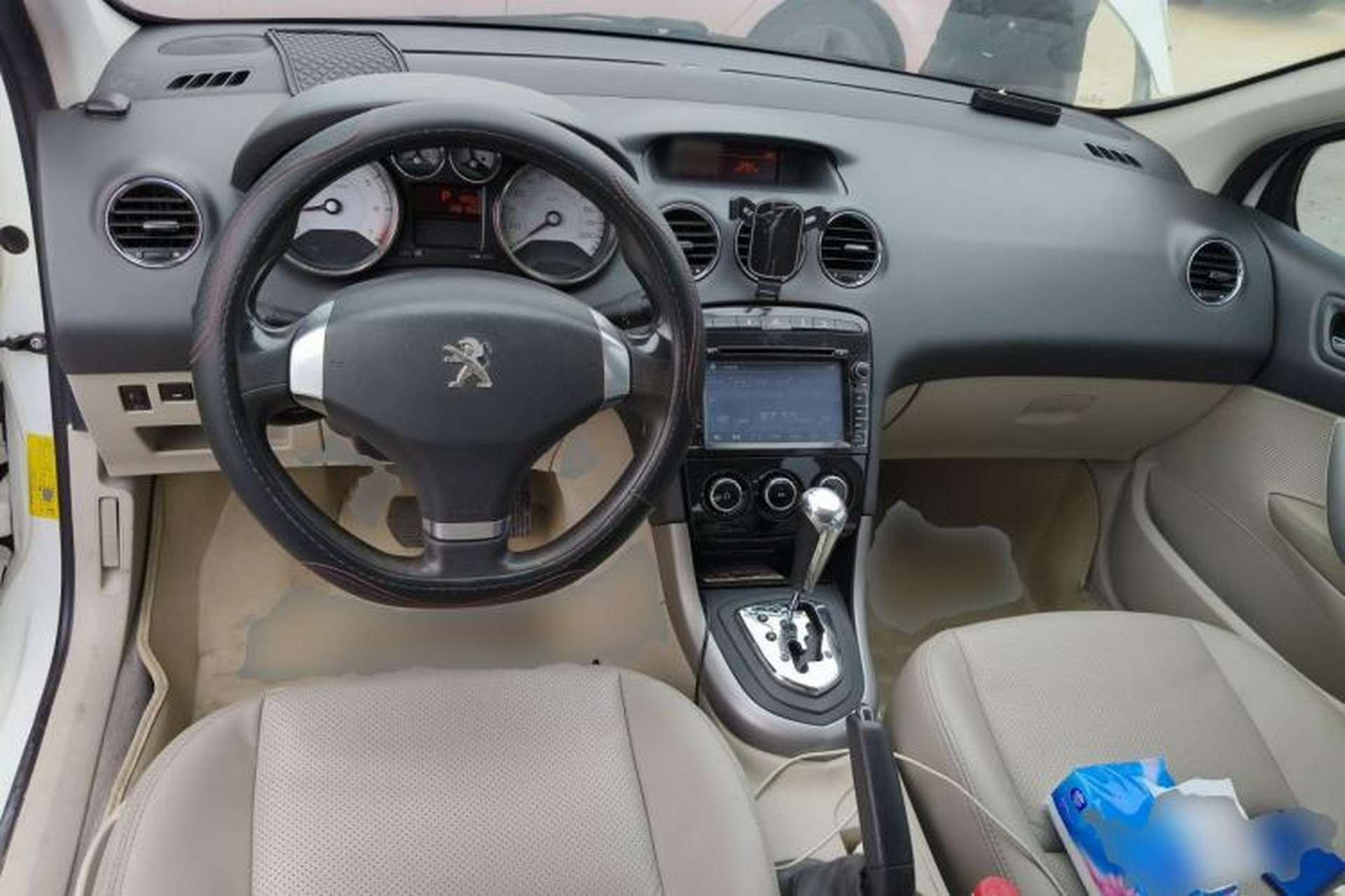 Used Peugeot 408 2013 2.0L Automatic Comfort Edition Center Console