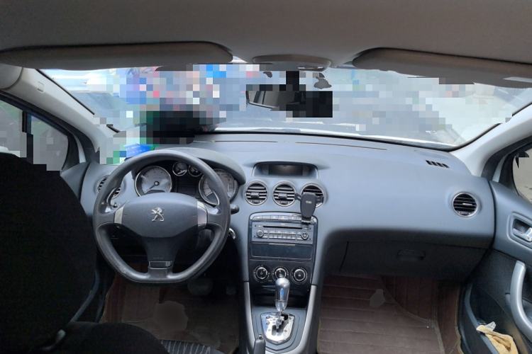 Used Peugeot 408 2013 2.0L Automatic Comfort Edition Center Console