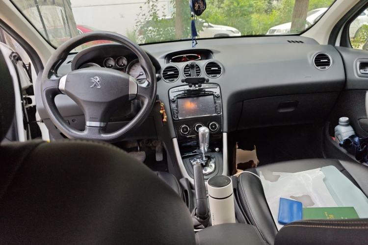 Used Peugeot 408 2013 2.0L Automatic Comfort Edition Center Console