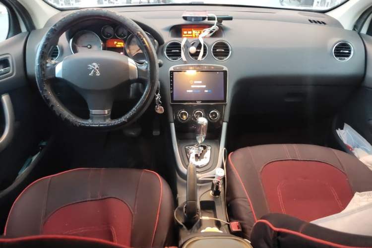 Used Peugeot 408 2013 2.0L Automatic Comfort Edition Center Console