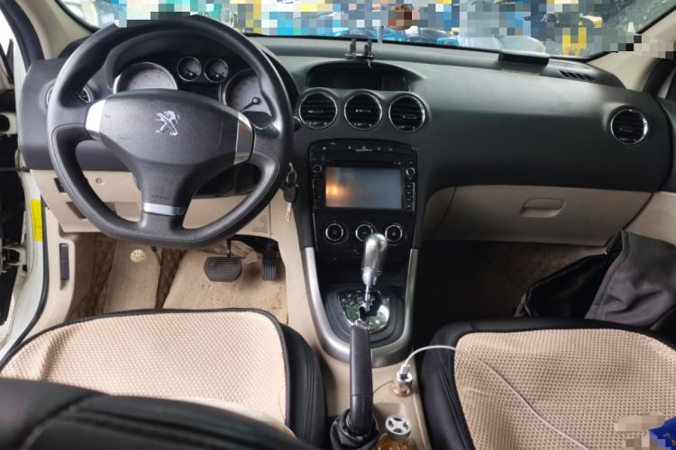 Used Peugeot 408 2013 2.0L Automatic Comfort Edition Center Console