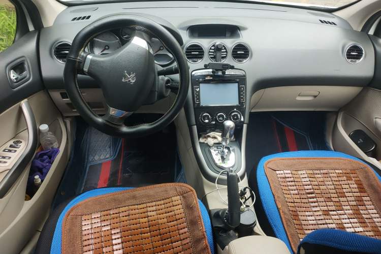 Used Peugeot 408 2013 2.0L Automatic Comfort Edition Center Console