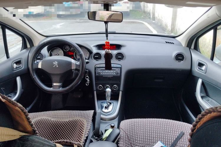 Used Peugeot 408 2013 2.0L Automatic Comfort Edition Center Console