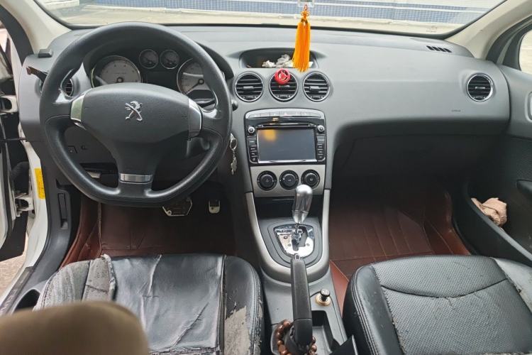 Used Peugeot 408 2013 2.0L Automatic Comfort Edition Center Console