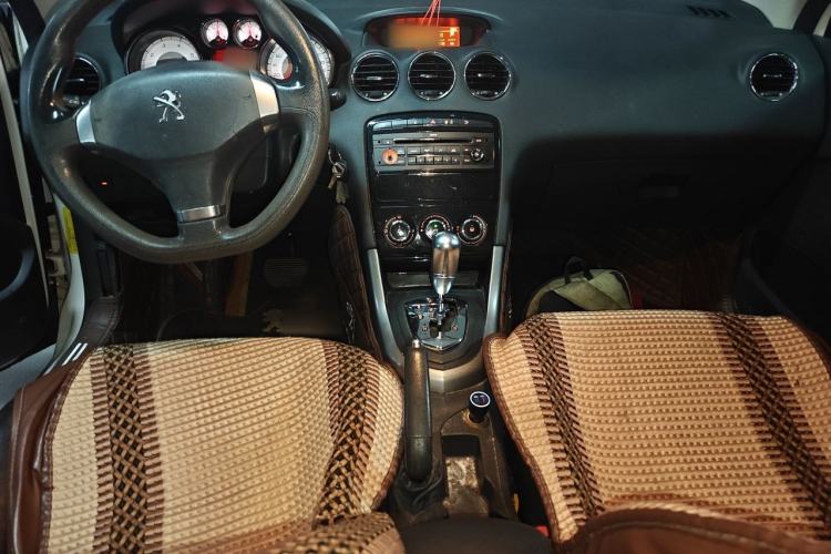 Used Peugeot 408 2013 2.0L Automatic Comfort Edition Center Console