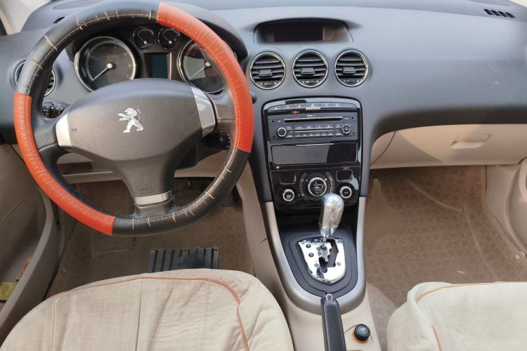 Used Peugeot 408 2013 2.0L Automatic Comfort Edition Center Console