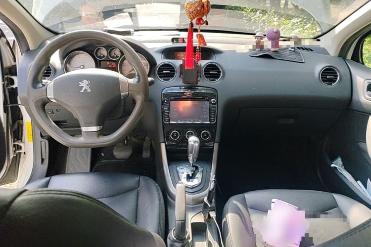 Used Peugeot 408 2013 2.0L Automatic Comfort Edition Center Console