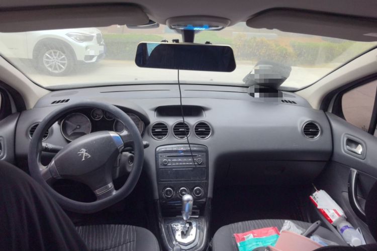 Used Peugeot 408 2013 2.0L Automatic Comfort Edition Center Console