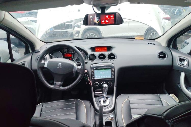 Used Peugeot 408 2013 2.0L Automatic Comfort Edition Center Console
