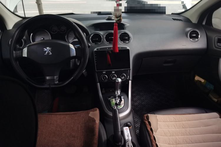 Used Peugeot 408 2013 1.6L Automatic Comfort Edition Center Console