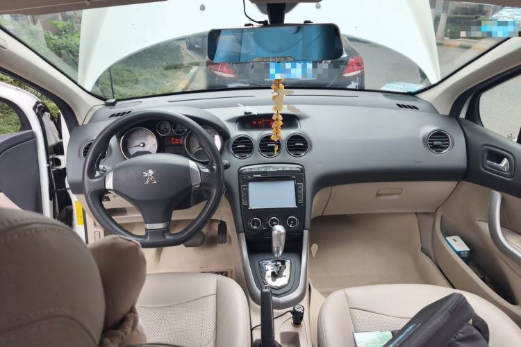 Used Peugeot 408 2013 2.0L Automatic Comfort Edition Center Console