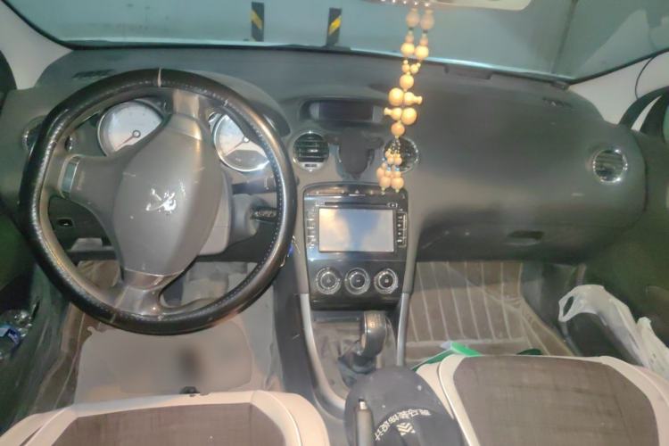Used Peugeot 408 2013 2.0L Manual Comfort Edition Center Console