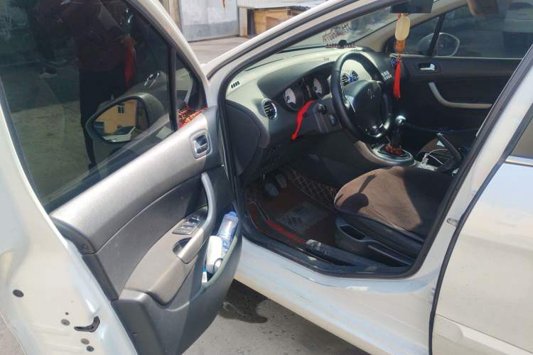 Used Peugeot 408 2013 2.0L Manual Comfort Edition Driver Seat