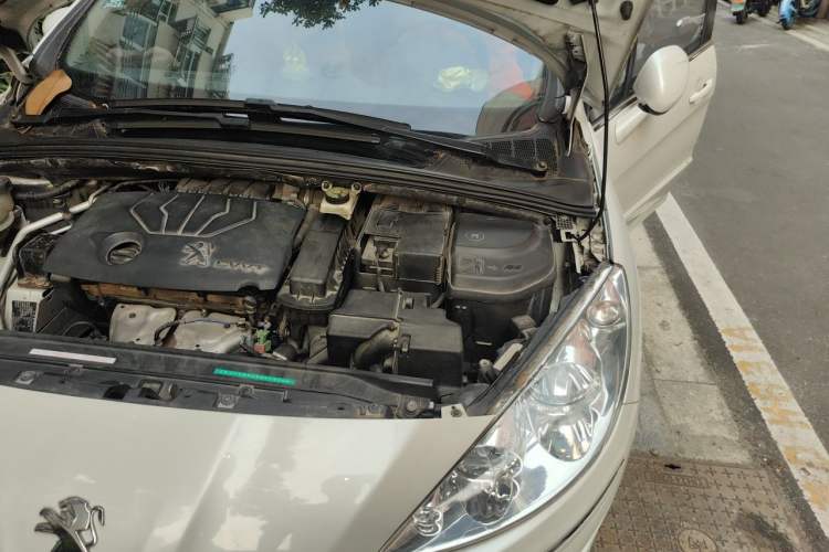 Used Peugeot 408 2013 1.6L Manual Comfort Edition Engine Bay Left