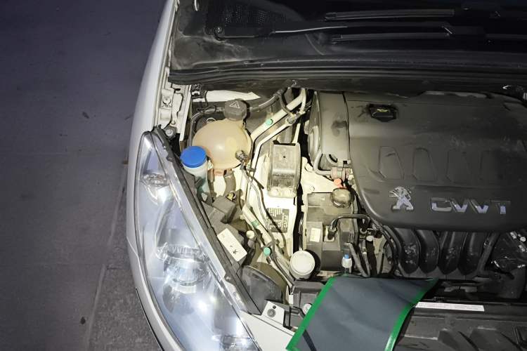 Used Peugeot 408 2013 2.0L Automatic Comfort Edition Engine Bay Right