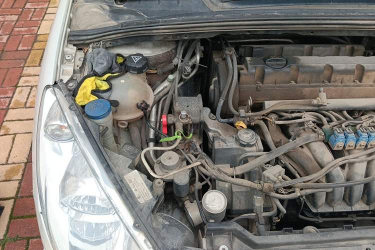 Used Peugeot 408 2013 2.0L Automatic Comfort Edition Engine Bay Right