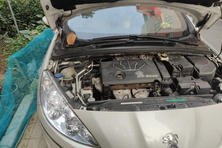 Used Peugeot 408 2013 1.6L Manual Comfort Edition Engine Bay Right
