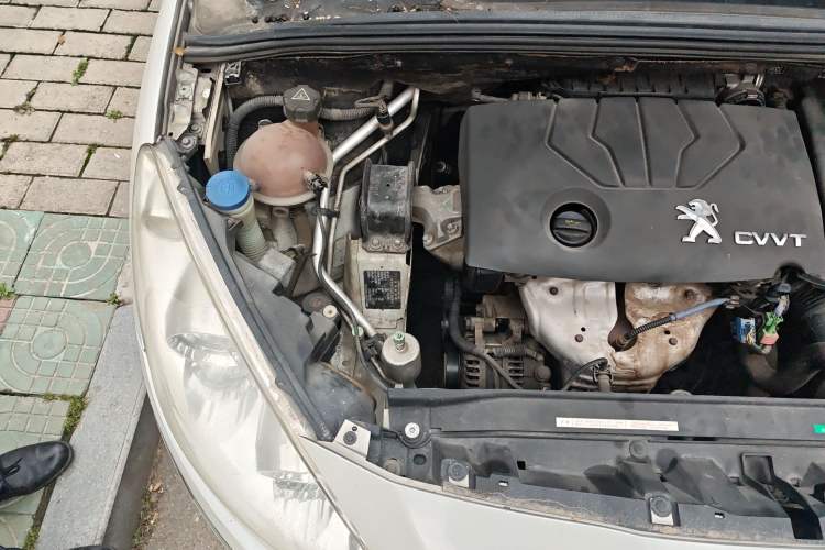 Used Peugeot 408 2013 1.6L Manual Comfort Edition Engine Bay Right