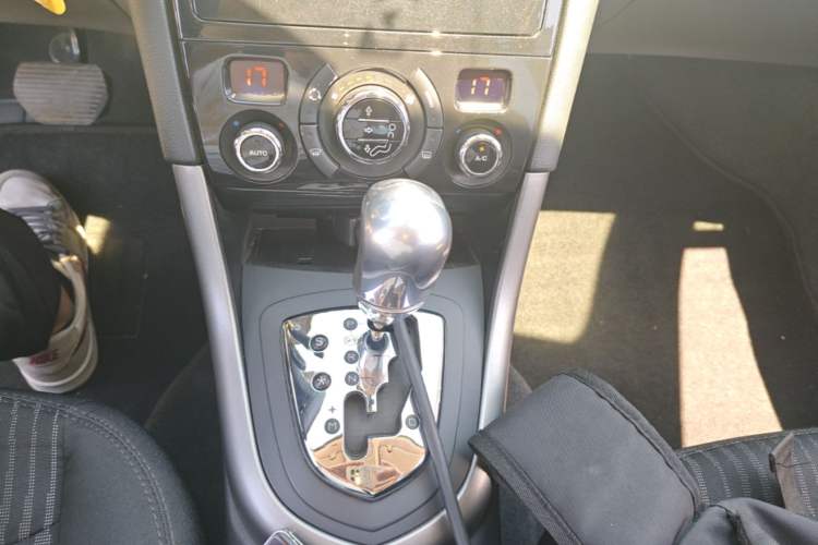 Used Peugeot 408 2013 2.0L Automatic Luxury Edition Gear Lever