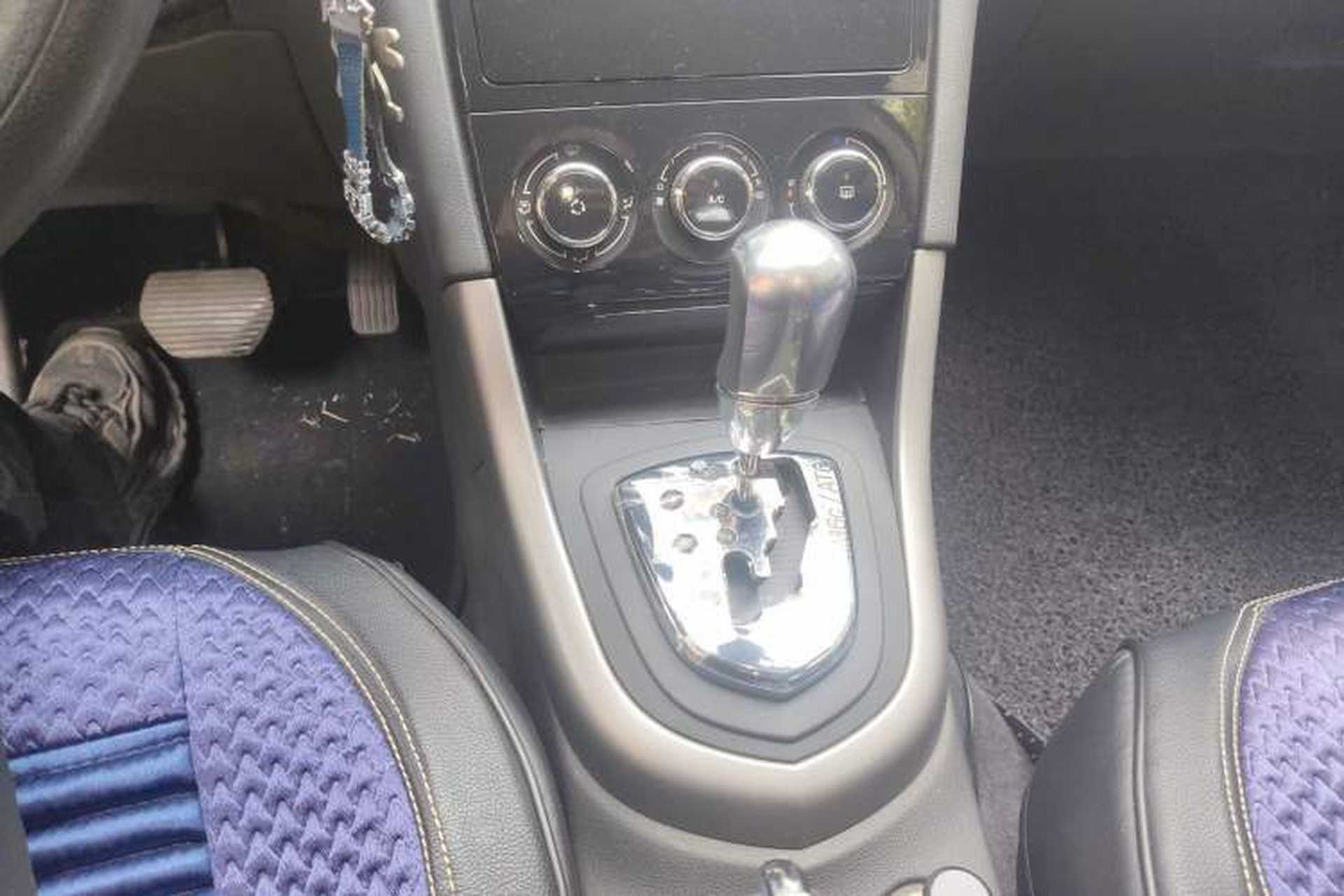 Used Peugeot 408 2013 2.0L Automatic Comfort Edition Gear Lever
