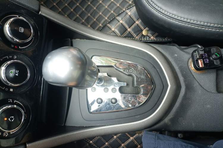 Used Peugeot 408 2013 2.0L Automatic Comfort Edition Gear Lever