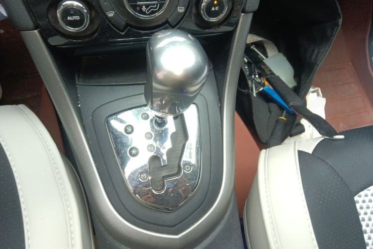 Used Peugeot 408 2013 2.0L Automatic Luxury Edition Gear Lever