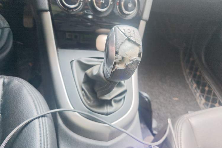 Used Peugeot 408 2013 2.0L Manual Comfort Edition Gear Lever