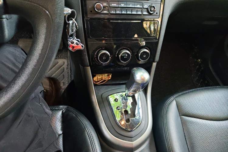 Used Peugeot 408 2013 2.0L Automatic Comfort Edition Gear Lever