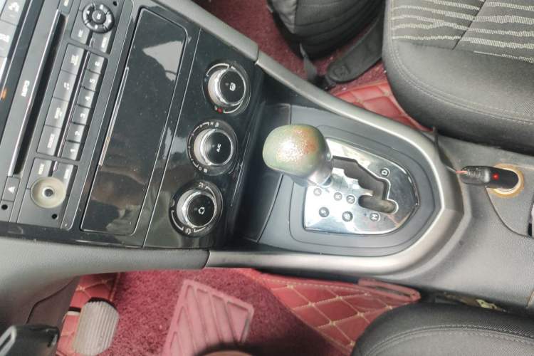 Used Peugeot 408 2013 2.0L Automatic Comfort Edition Gear Lever