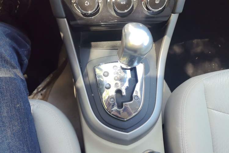 Used Peugeot 408 2013 2.0L Automatic Comfort Edition Gear Lever