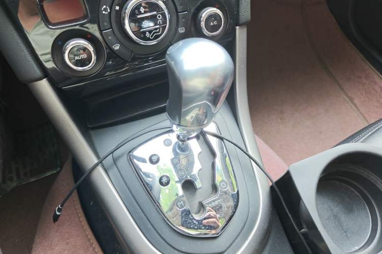 Used Peugeot 408 2013 2.0L Automatic Luxury Edition Gear Lever