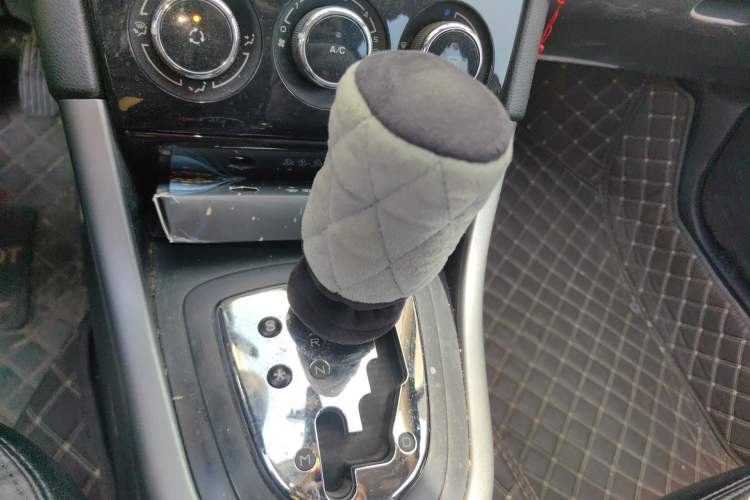 Used Peugeot 408 2013 1.6L Automatic Comfort Edition Gear Lever