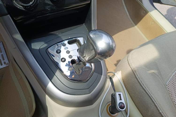 Used Peugeot 408 2013 2.0L Automatic Comfort Edition Gear Lever