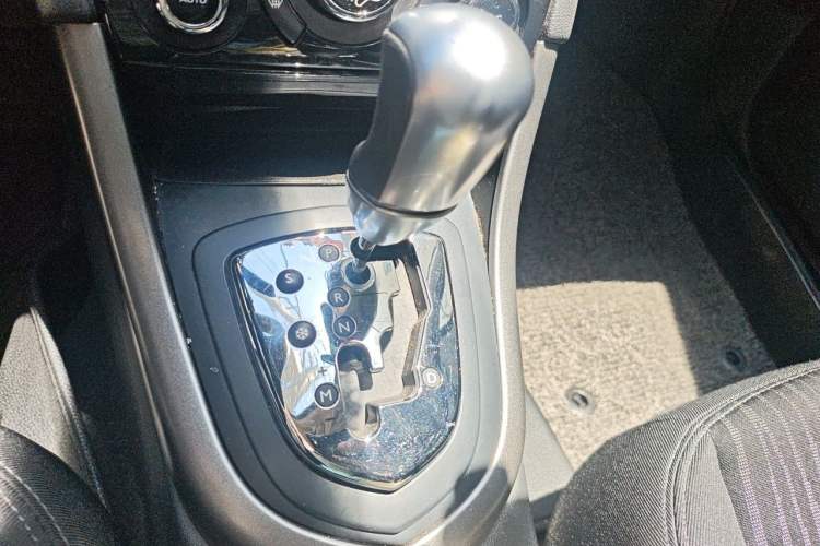 Used Peugeot 408 2013 2.0L Automatic Luxury Edition Gear Lever