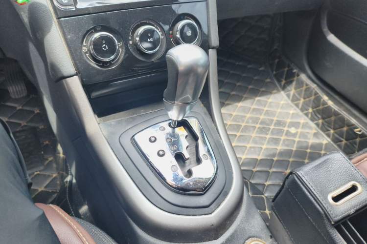 Used Peugeot 408 2013 2.0L Automatic Comfort Edition Gear Lever