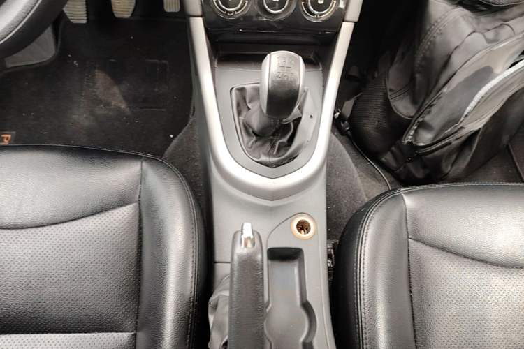 Used Peugeot 408 2013 2.0L Manual Comfort Edition Gear Lever