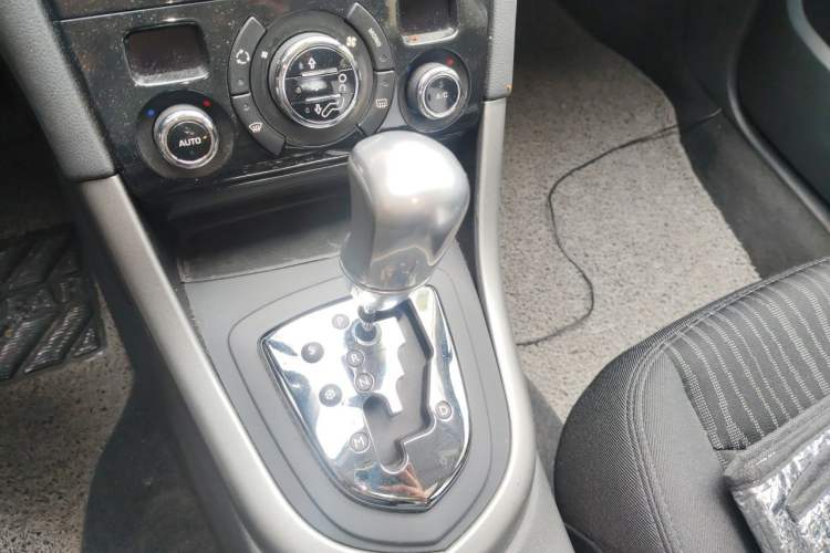 Used Peugeot 408 2013 2.0L Automatic Luxury Edition Gear Lever