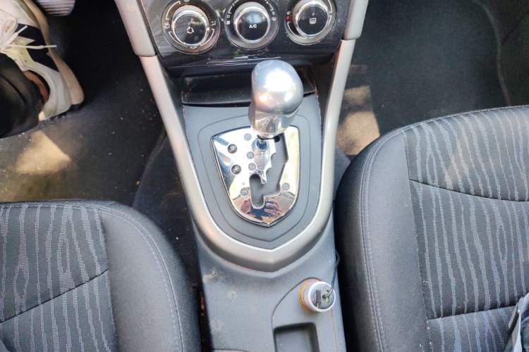 Used Peugeot 408 2013 2.0L Automatic Comfort Edition Gear Lever