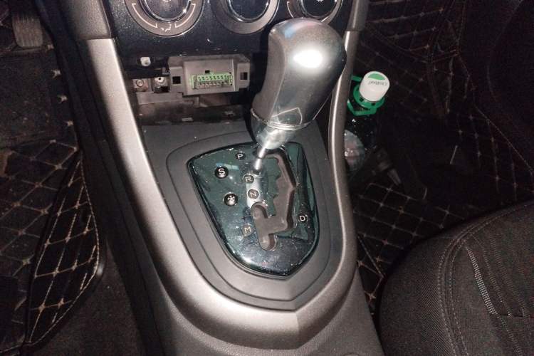 Used Peugeot 408 2013 2.0L Automatic Comfort Edition Gear Lever
