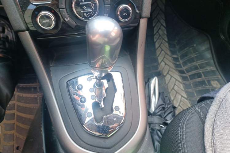 Used Peugeot 408 2013 2.0L Automatic Luxury Edition Gear Lever
